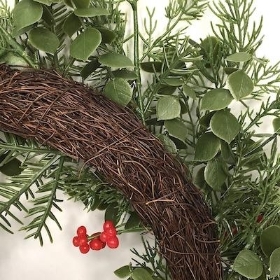 Euc Pine Berry Wreath 50cm
