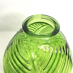 Emerald Green Leaf Vase 13cm