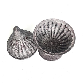 Rustic Metal Antique Style Pot & Lid 20cm