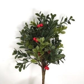 Red Berry And Boxwood Bundle 30cm